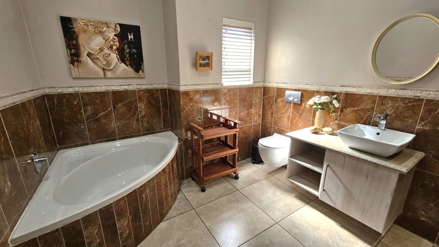 To Let 2 Bedroom Property for Rent in Melodie North West